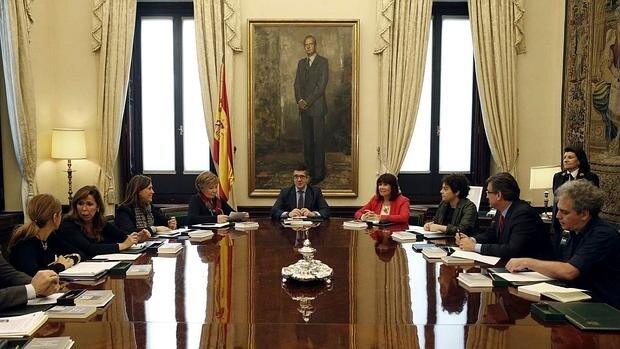 Patxi López preside la primera reunión de la Mesa del Congreso de la XI legislatura