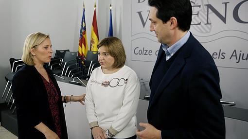 Imagen de la presidenta del PP valenciano (en el centro) tomada este martes