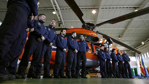 Los tripulantes del helicóptero de rescate Helimer, en la presentación del balance de 2015