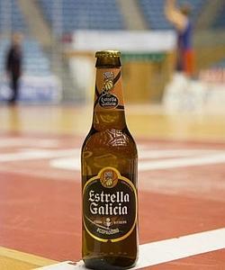 Estrella Galicia homenajea al Obradoiro CAB con una edición especial