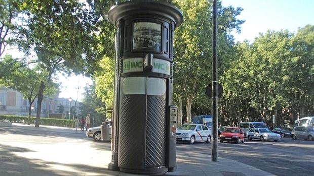 Urinario público en Neptuno