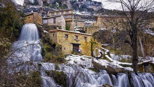 Las cascadas se funden con el municipio de Orbaneja del Castillo