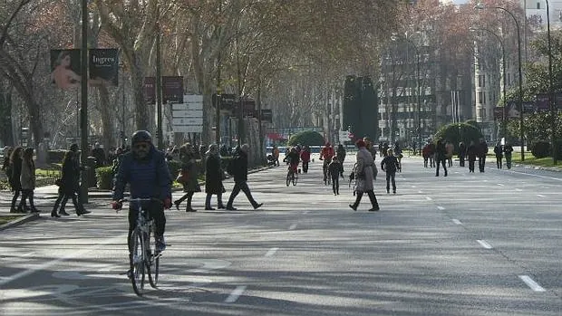 El Paseo del Prado un domingo de «Pasea Madrid»