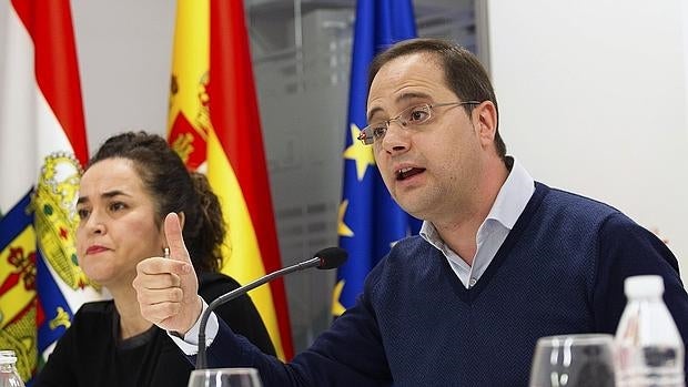 El PSOE pide rigor para evitar ya «no el juego de tronos, sino el juego de los cuatro»