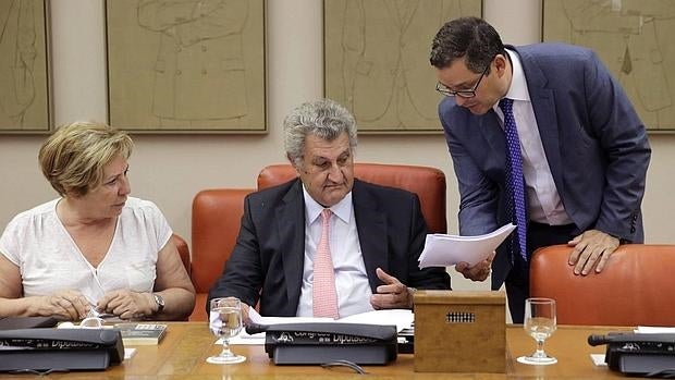 Posada renuncia a la indemnización de expresidente del Congreso para poder seguir como diputado