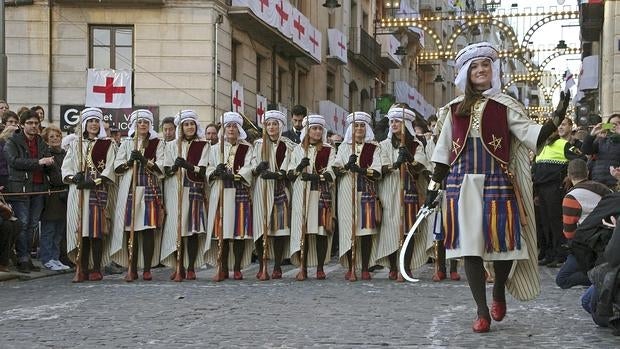 Primera arrancada femenina de Diana en los Moros y Cristianos de Alcoy