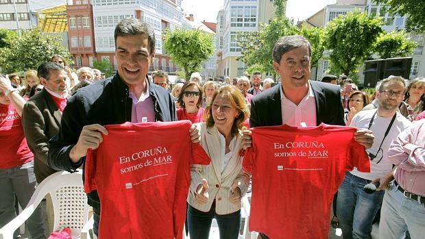 Besteiro junto a Sánchez en un acto en La Coruña