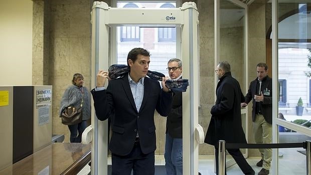 Albert Rivera ayer a su llegada al Congreso.