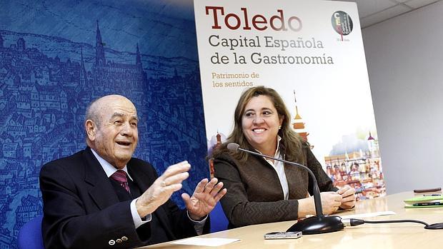 Guillermo Santacruz y Rosana Rodríguez durante la presentación del ciclo de conferencias