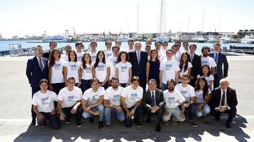 Imagen de Juan Roig y su equipo tomada en la Marina de Empresas de Valencia