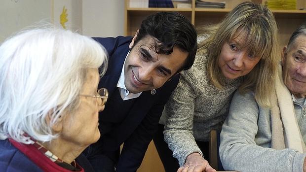 El conselleiro Rey Varela, en una reciente visita al Centro de Día de Alzheimer en Lugo