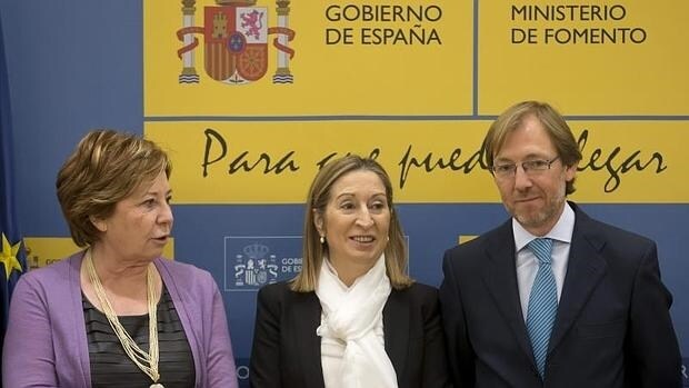 Celia Villalobos, Ana Pastor y Juan Van-Halen el día de la toma de posesión como director general de Arquitectura en el Ministerio de Fomento en marzo de 2014