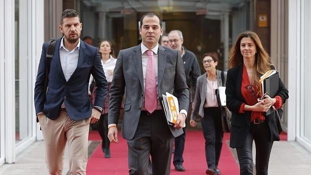 Ignacio Aguado entrando en la Asamblea de Madrid