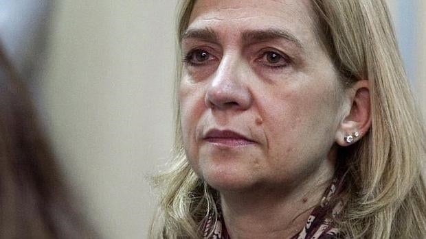 La defensa de la Infanta protesta ante la Audiencia por mantenerla acusada