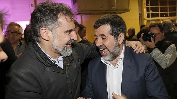 El presidente de la ANC, Jordi Sanchez (d) con el presidente de Omnium, Jordi Cuixart