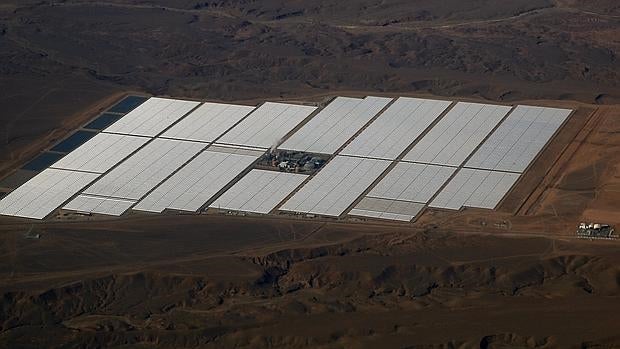 Vista de la primera fase de la megaplanta termosolar, en la que participan varias empresas españolas en Ouarzazate