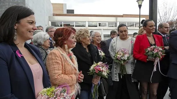 La alcaldesa de Madrid, Manuela Carmena, junto a la alcaldesa de Puertollano, Mayte Fernández