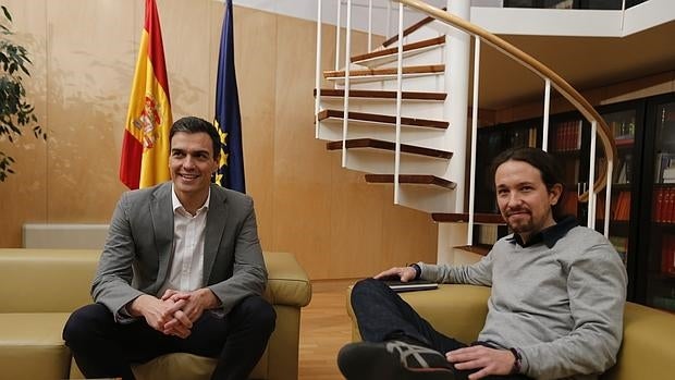 Pedro Sánchez y Pablo Iglesias, en la Sala Martínez Noval