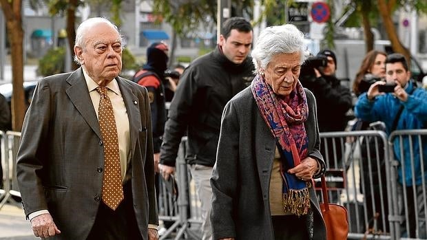 Jordi Pujol y Marta Ferrusola llegan a los juzgados de Barcelona en enero del año pasado