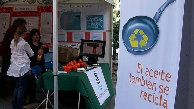 Actividad divulgativa de la campaña de recogida del aceite doméstico usado