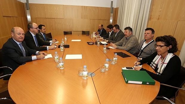 Reunión entre Acom, Carbunión y el vicepresidente primero de la Diputación, Francisco Castañón