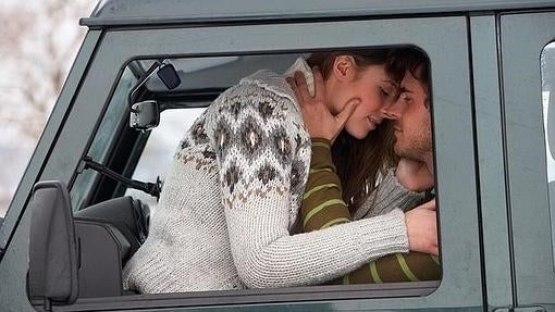 Besar al copiloto, hacer una «peineta» al conductor y otras multas de tráfico raras