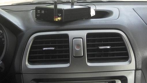 Besar al copiloto, hacer una «peineta» al conductor y otras multas de tráfico raras