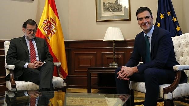 Mariano Rajoy y Pedro Sánchez, en la sala del Congreso donde se reunieron