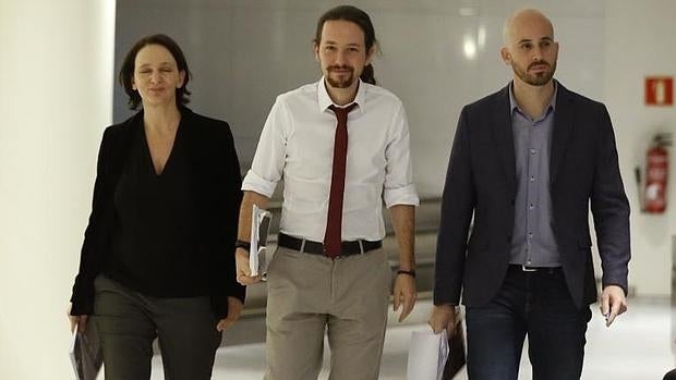 Pablo Iglesias, acompañado por Carolina Bescansa y Nacho Álvarez