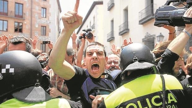 Protesta a Gallardón el 11 de junio de 2011 en la calle del Sacramento