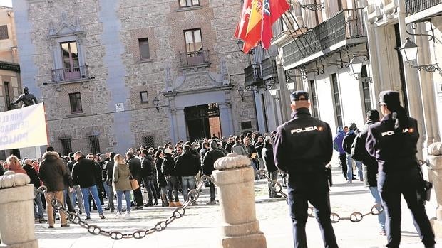 El edil Barbero llama «fascistas» a sus policías por manifestarse contra él