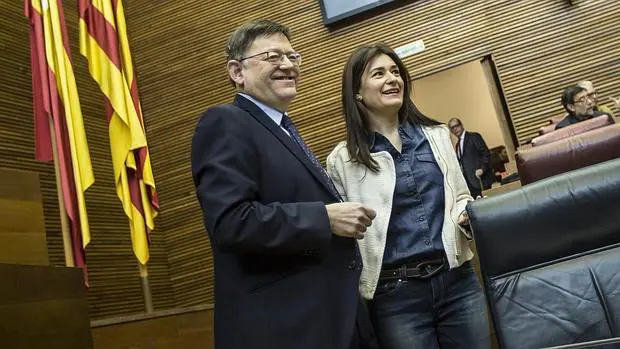 Imagen de la consellera Carmen Montón junto al presidente de la Generalitat