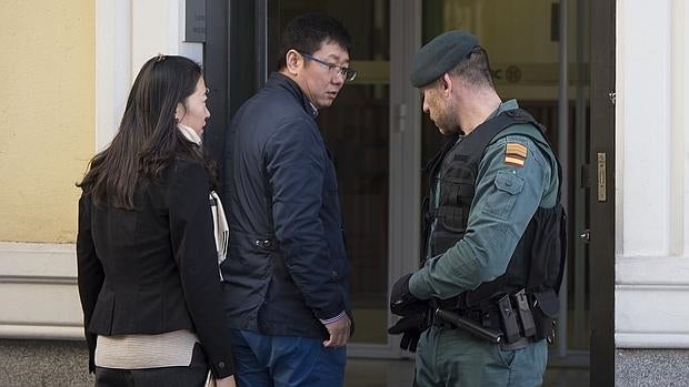 La Guardia Civil, a las puertas del banco registrado