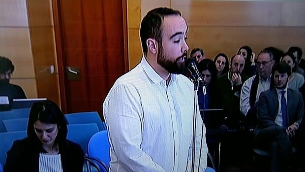 El asesor del director general de la Policía Municipal, junto a Rita Maestre en su juicio