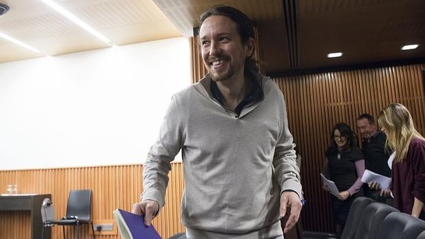 Pablo Iglesias, antes de la rueda de prensa que ofreció ayer