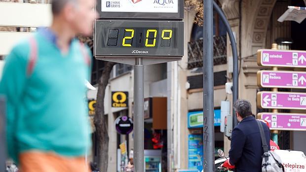 Imagen de un termómetro captada en el centro de Valencia