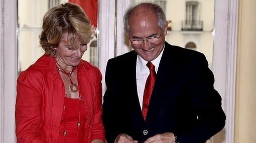 Esperanza Aguirre, entonces presidenta de la Comunidad, y Antonio Ledezma, durante una visita a la capital en 2010