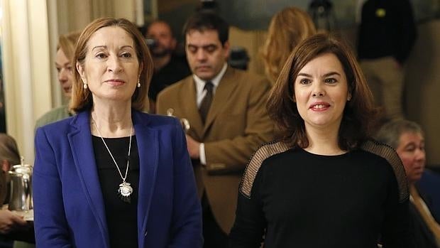 Ana Pastor, junto a Soraya Sáenz de Santamaría