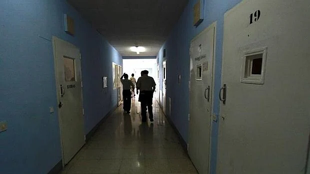 Pasillo con celdas en el psiquiátrico penitenciario de Fontcalent, en Alicante