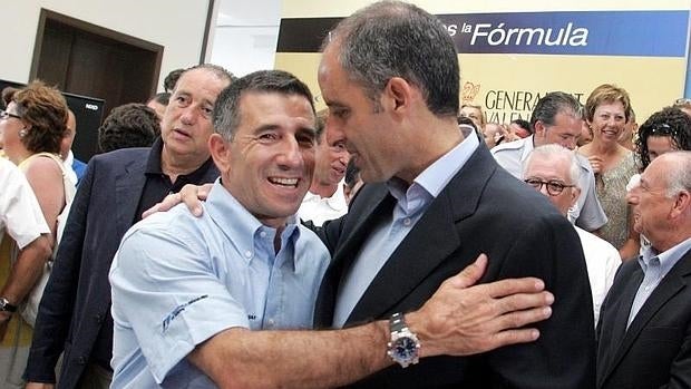 Francisco Camps y Jorge Martínez Aspar se saludan en una imagen de archivo