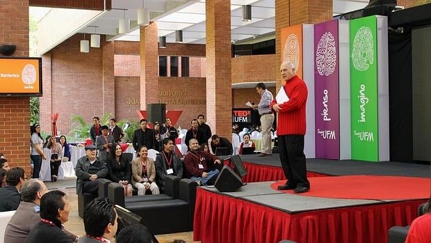 Amable Sánchez Torres, en una charla ante universitarios