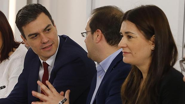 Pedro Sánchez y Carmen Montón, durante la pasada Comisión Ejecutiva Federal