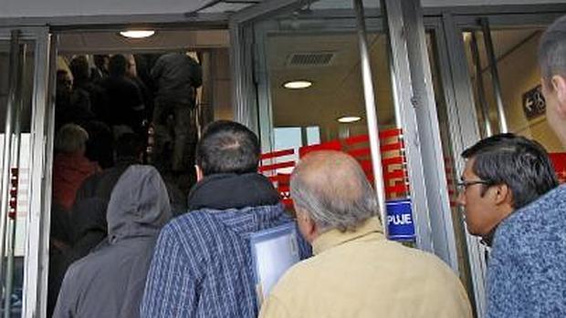 El número de parados en Galicia descendió en el último año en 22.281 personas