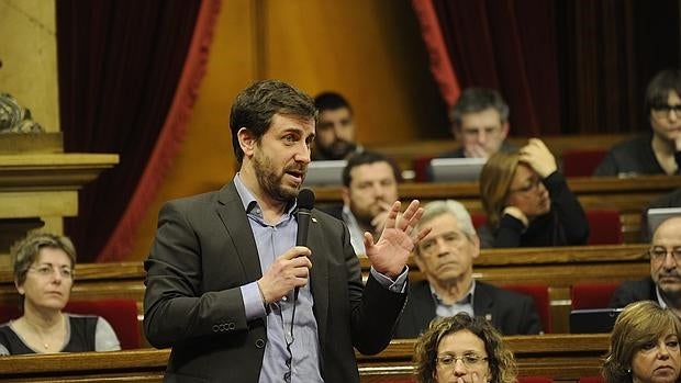 El consejero Antoni Comín durante la sesión plenaria