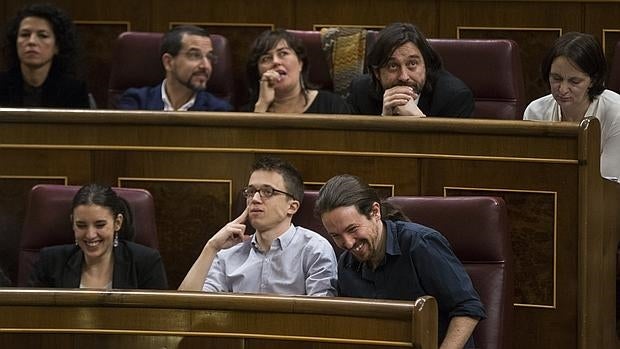 Pablo Iglesias junto a Íñigo Errejón e Irene Montero