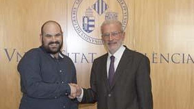 Imagen de Jordi Caparrós con el rector Morcillo