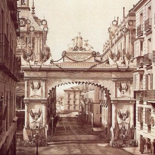 Arco del triunfo levantado en la calle Mayor para recibir a Alfonso XII tras el final de las Guerras Carlistas