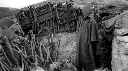 Fortificador de trincheras en el frentre del Jarama en 1937