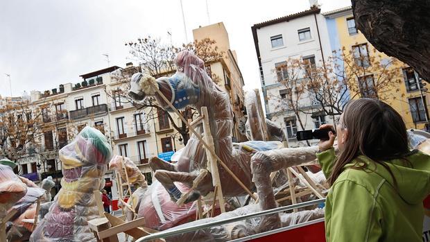 Imagen de los primeros ninots que ya han tomado las calles de Valencia