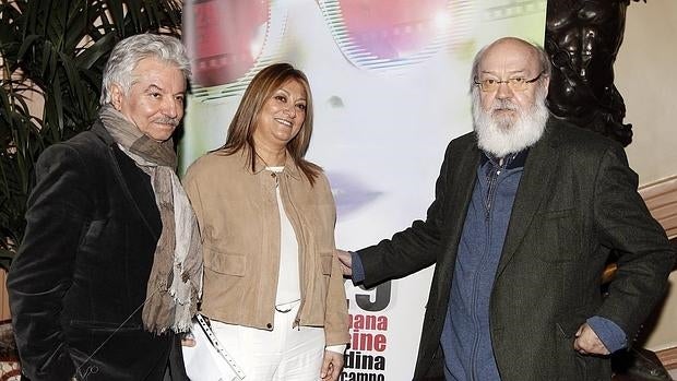 José Luis Cuerda, junto a la alcaldesa y al director del festival Emiliano Allende